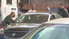 Chicago mayoral candidate Willie Wilson kicks off 3rd gas giveaway in Chicago