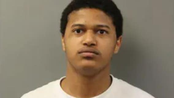 Man charged in stabbing murder at Chicago Walgreens to be in court on Monday