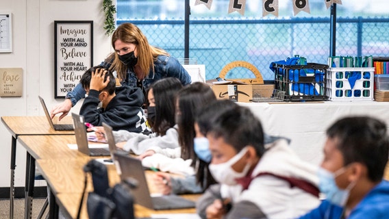 Vaxxed Illinois teachers to get paid COVID-19 leave under bill Pritzker plans to sign