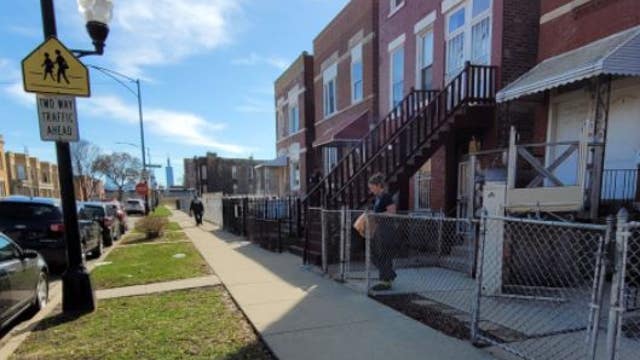 Man found dead in apartment fire on Near West Side