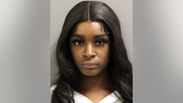 Woman, 18, accused of carjacking vehicle in Orland Park after fleeing from police