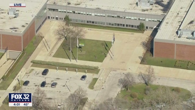 Girl, 7, in serious condition after vehicle strikes her on Chicago's Far South Side, driver flees the scene