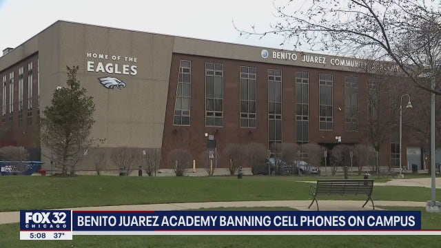 Pilsen high school ordering students to lock up phones during school day
