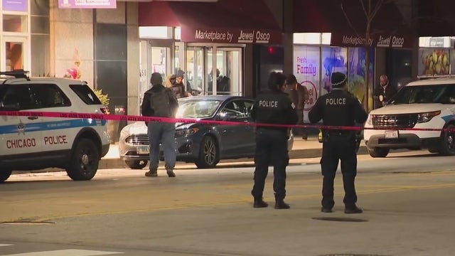Driver runs down Chicago police officer, 3 others in River North