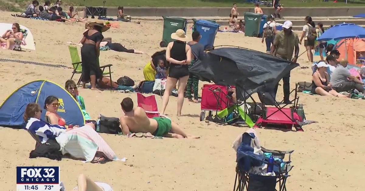 Crowds pack Chicago parks and lakefront to enjoy Memorial Day weekend