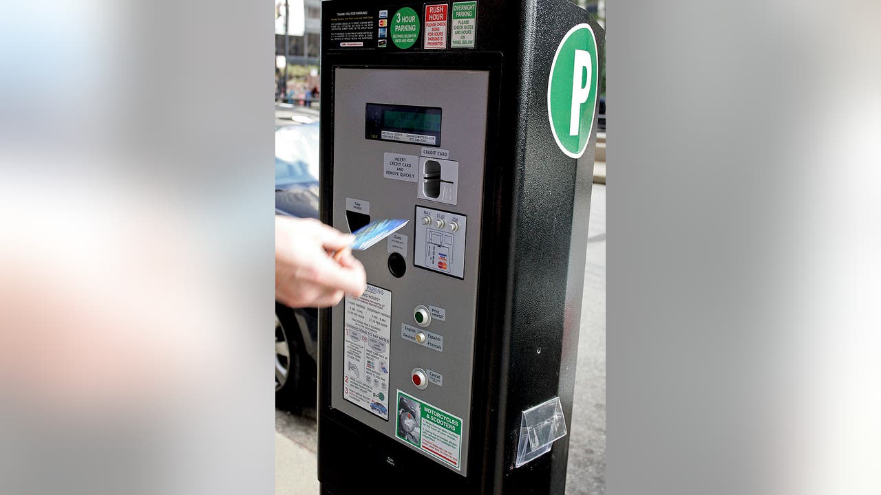 Montrose Harbor Paid Parking Meters Could Help City Turn Profit For First  Time In Disastrous Parking Deal's History, Officials Say