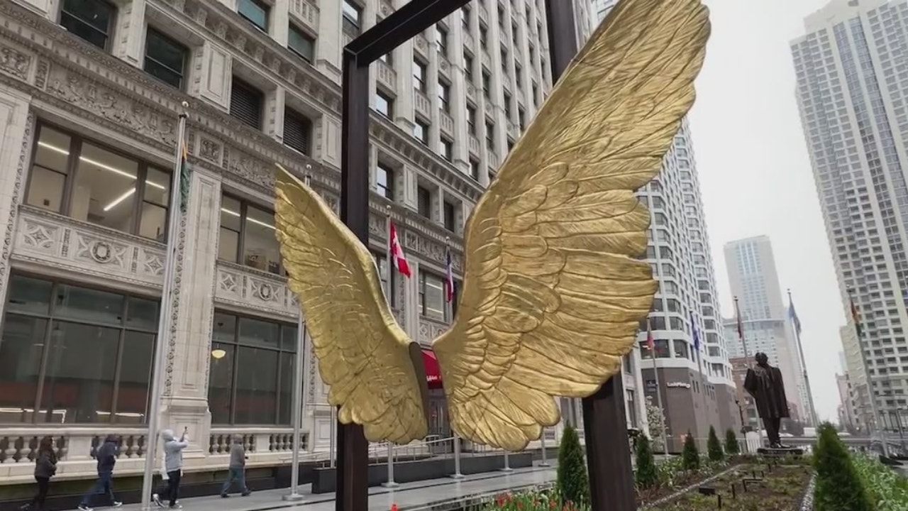 Chicago celebra el Cinco de Mayo, la multitud se reúne para ver la escultura ‘Alas de México’