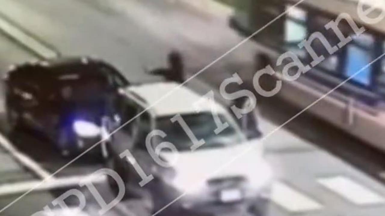 WATCH: Shocking video: Suspect shoots and kills man, wounds another after traffic crash on Chicago’s West Side WATCH: Shocking video: Suspect shoots and kills man, wounds another after traffic crash on Chicago’s West Side