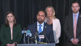 Illinois governor hopeful Richard Irvin takes reporters' questions, but doesn't answer most of them