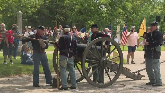 Memorial Day ceremony honors veterans buried in Chicago cemetery from every single American war