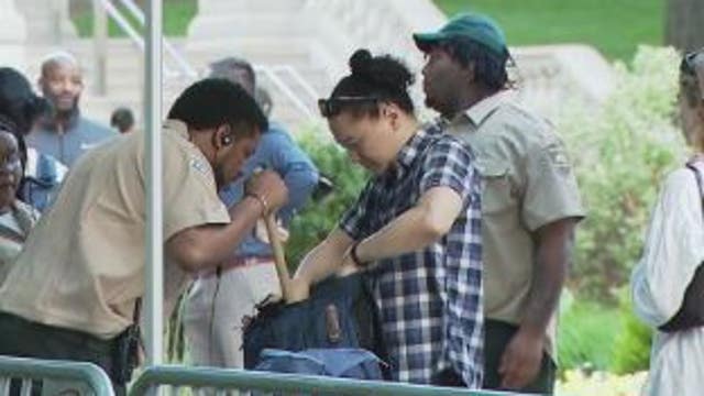 Chicago City Council rolls back city's curfew for minors to 10 p.m.