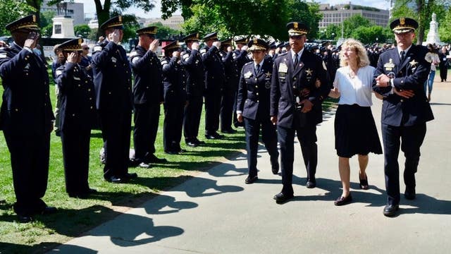 Mother of fallen Chicago Police Officer Ella French in Washington as daughter's name is added to memorial