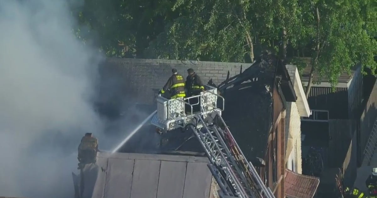 Crews battle large fire on Chicago's Lower West Side | FOX 32 Chicago