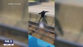 Good Samaritan saves man who fell on Chicago train tracks during fight