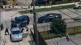 Dramatic video captures shootout between Chicago police, gunman in West Englewood