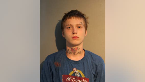 Man, 19, charged with shooting Chicago police station