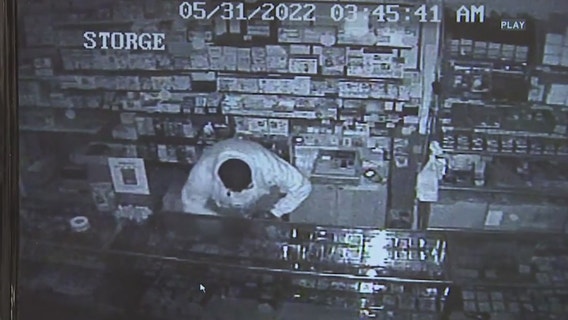 $100,000 in rare sports cards stolen in Chicago heist