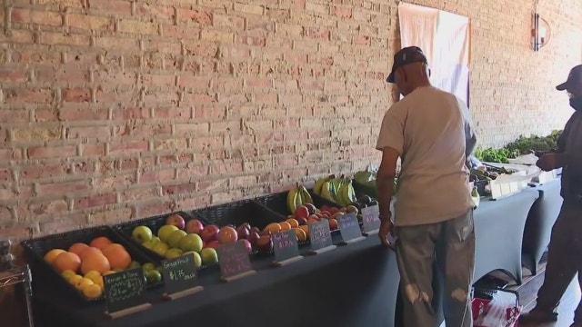 Pop-up grocery store serving West Garfield Park's food desert