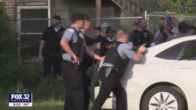 Chicago cop shot in West Englewood while attempting traffic stop