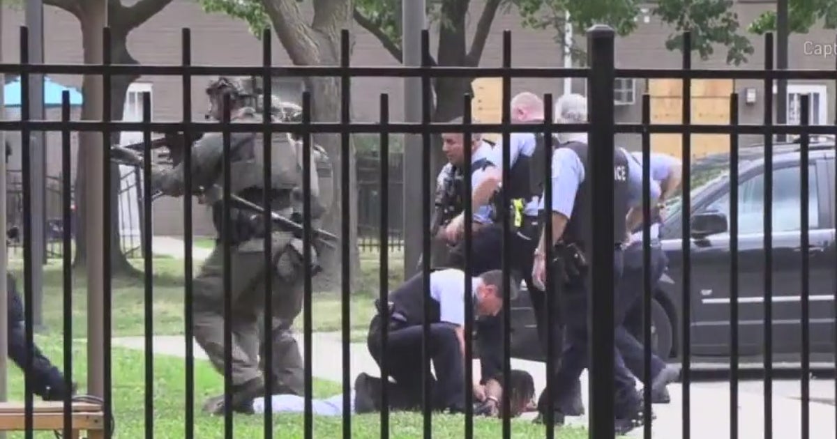 Chicago police officer shot on Near West Side; suspect in custody | FOX ...
