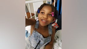 Young girl found wandering alone in Chicago, police seek family