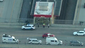 Chicago CTA rider uses knife to kill 15-year-old robbing suspect armed with gun: police