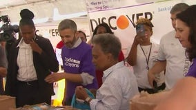 Lightfoot joins over 500 volunteers to help pack back-to-school essentials