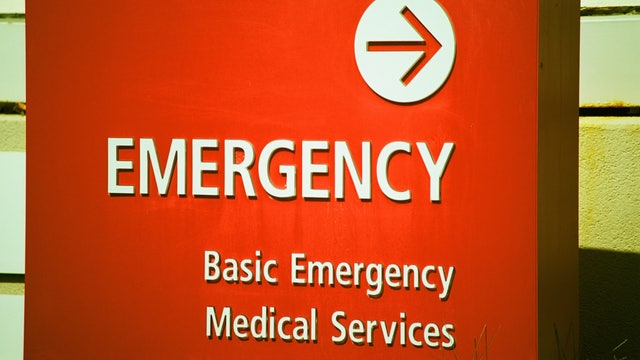 Teen with gunshot wound shows up at Chicago hospital