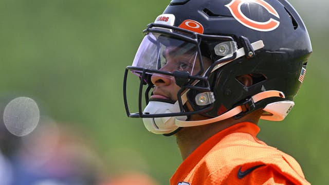 Bears not necessarily scheming for Fields to break record