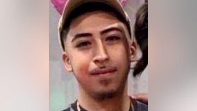 Attorney: Chicago cop who shot fleeing man will keep job