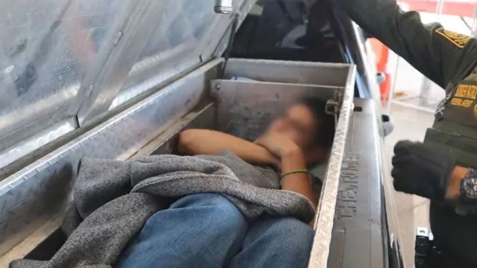 Border-Patrol-agent-finds-migrant-in-tool-box.jpg