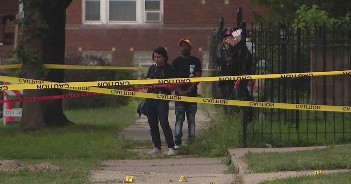 4 teens on porch of South Side Chicago home shot by unknown gunman ...