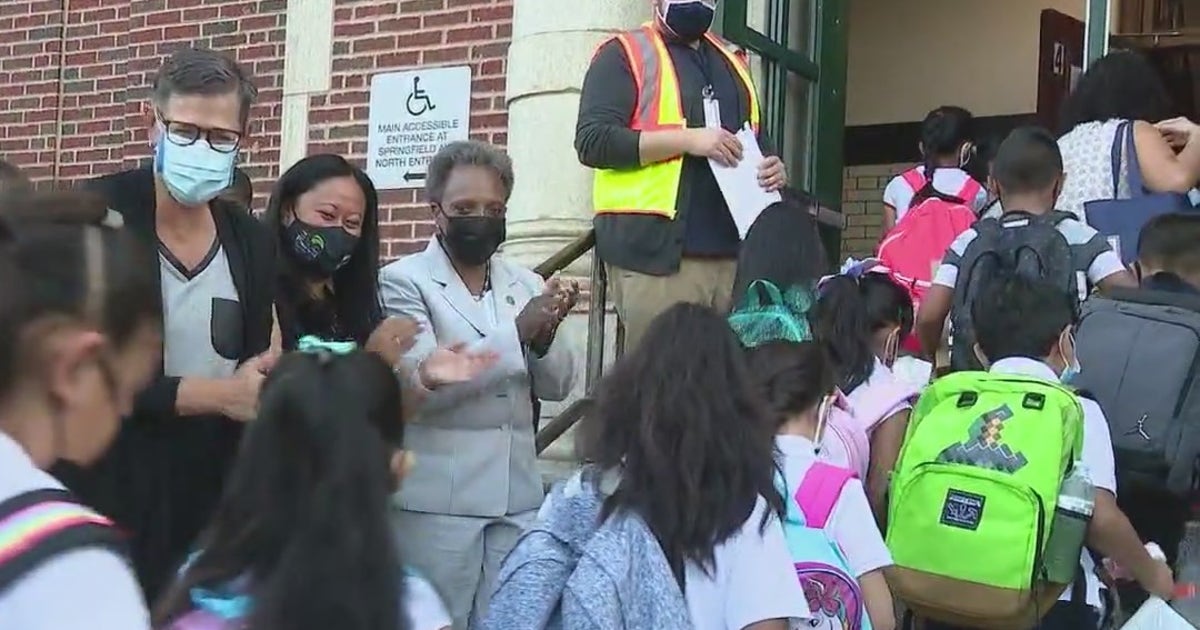 Chicago Public Schools students return to school for 'recovery year ...