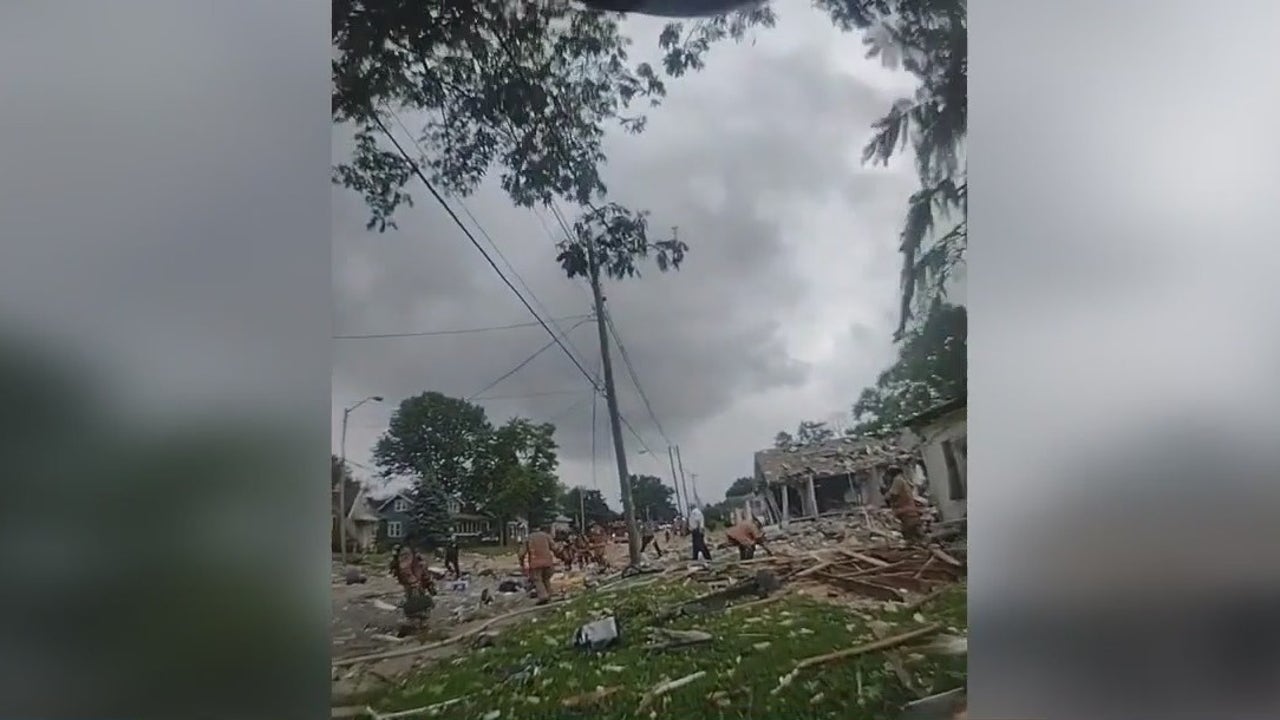 New bodycam video shows Indiana officers arriving on scene of house explosion