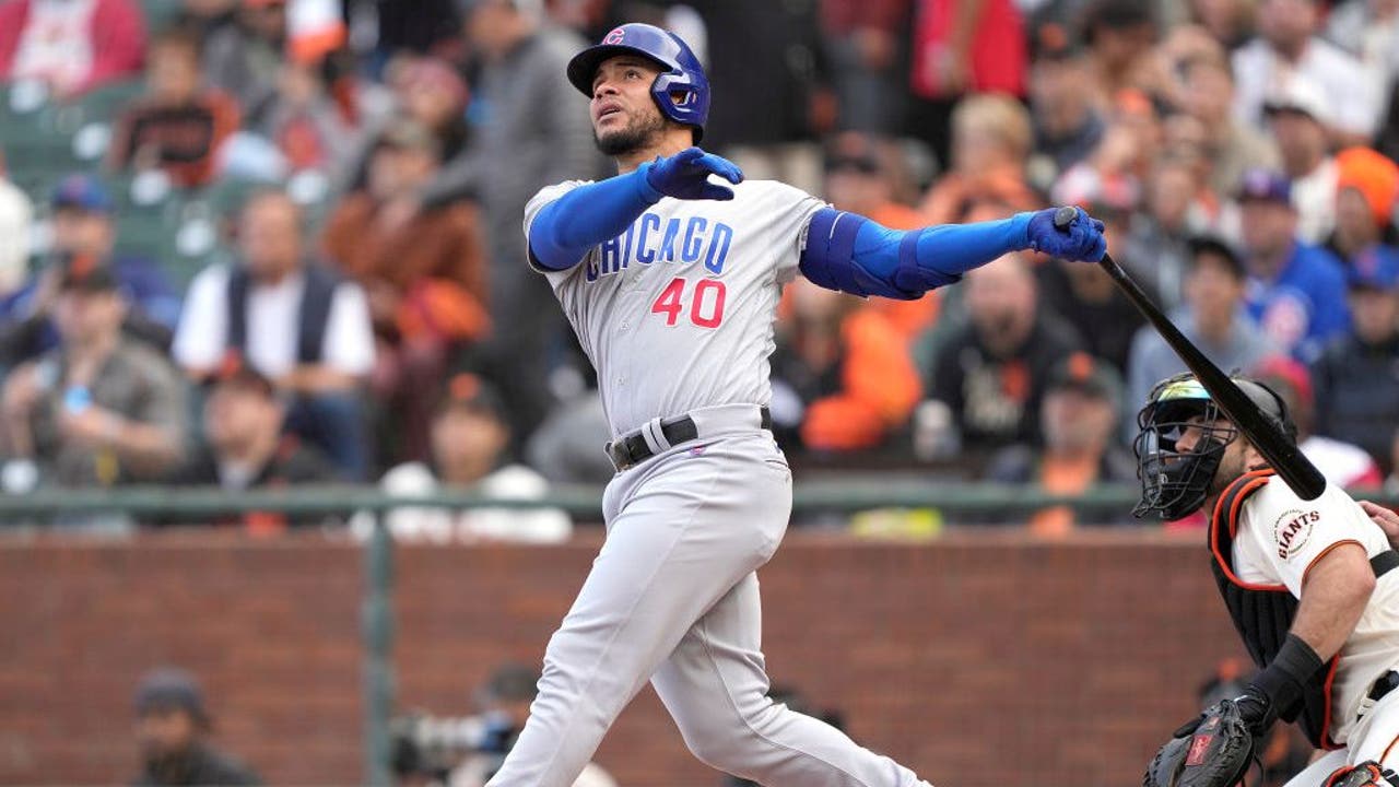 Willson Contreras Gets Hugs After Likely Last Game With Cubs | FOX 32 ...