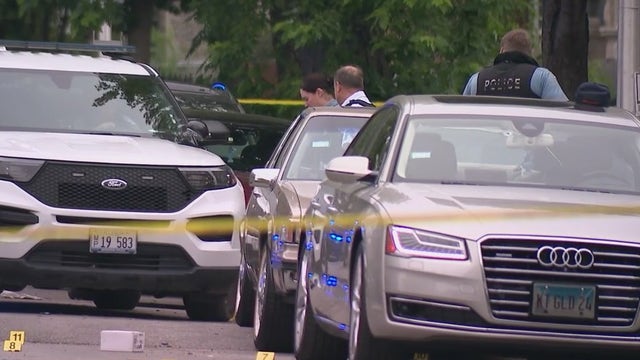 Retired Chicago cop shot on West Side during robbery attempt