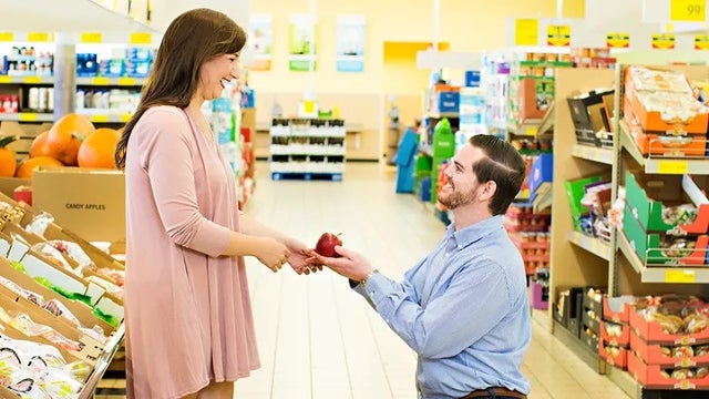 ALDI wedding: Engaged couples have a chance to say ‘I do’ in Chicago-area supermarket