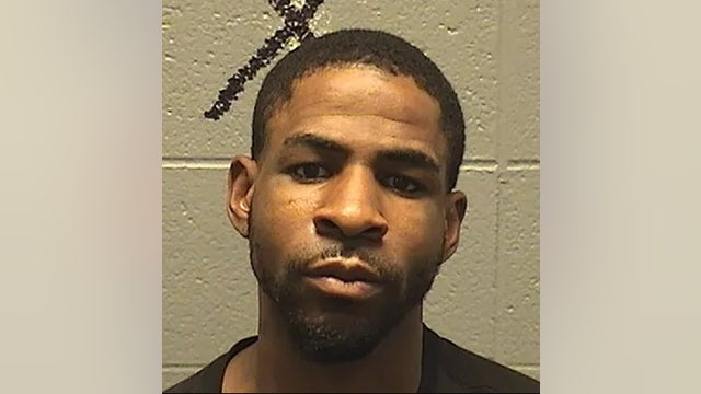 Five-time convicted felon with 2 open cases accused of robbing man on Chicago train