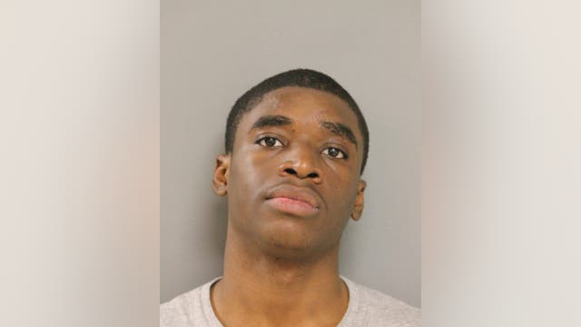 Chicago man 'smirked' before firing shots at group of people, killing man and wounding woman: prosecutors