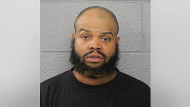 Chicago man arrested moments after robbing 65-year-old at Pink Line stop: police