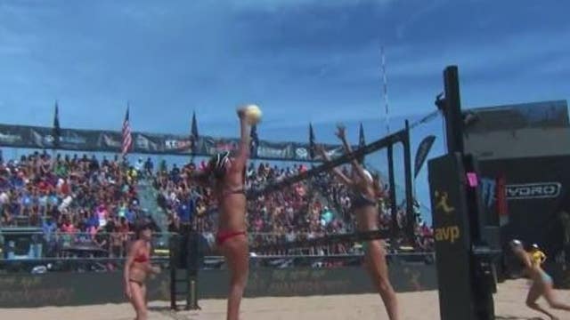 Oak Street beach hosts pro beach volleyball tournament