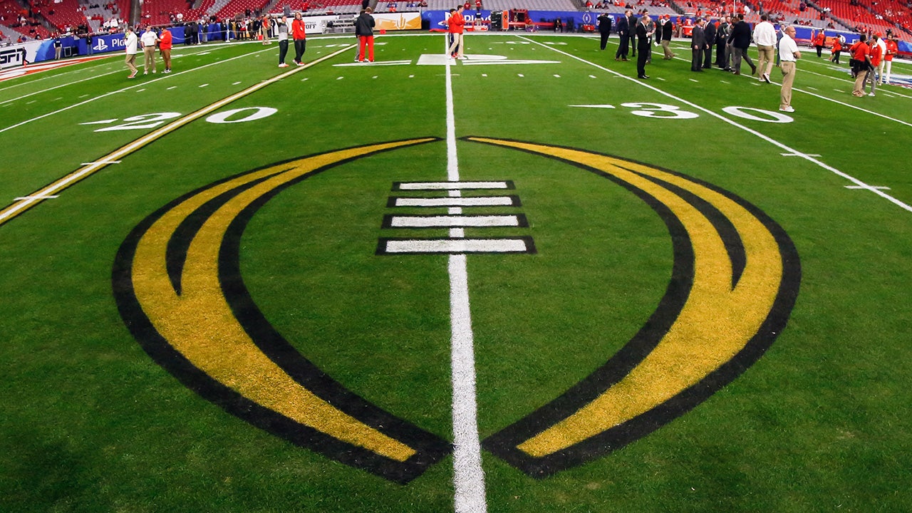 FOX Sports College Football Playoff Predictions: Oregon, Ole Miss Will Cruise Past First Round