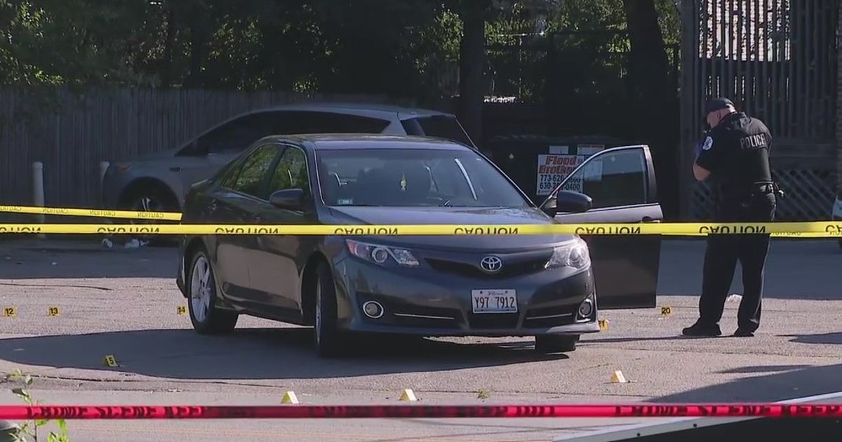 Retired Chicago police officer shot several times trying to stop ...