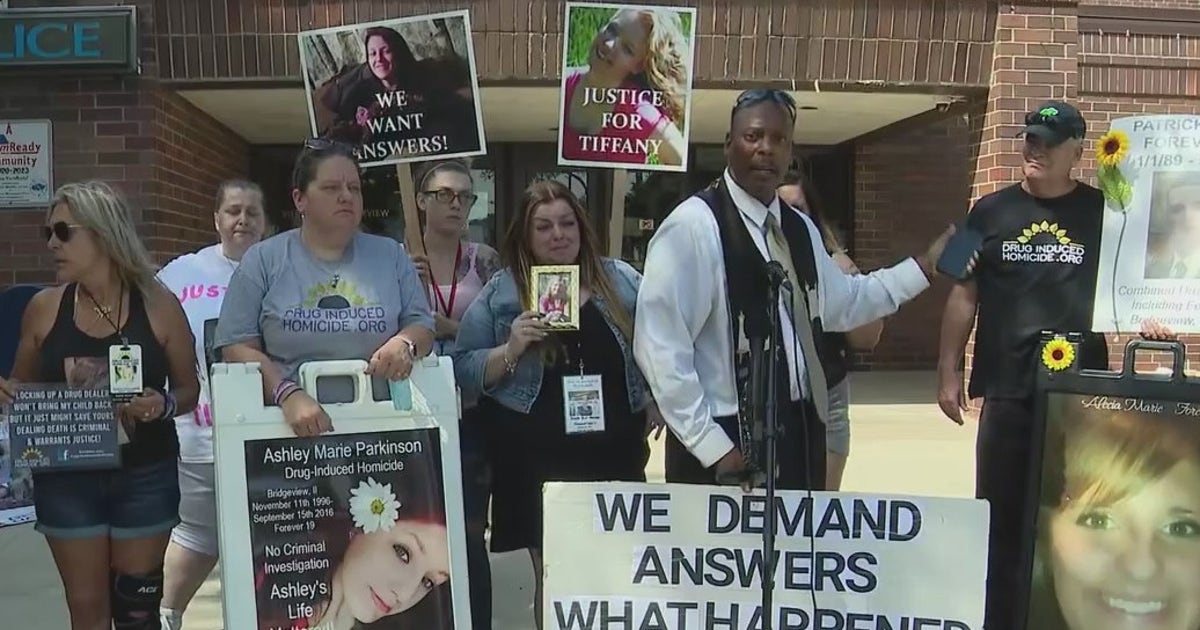 Group stages protest outside Bridgeview police department, demands ...