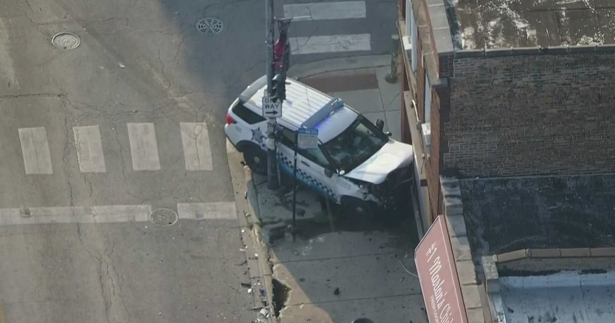 3 injured, including 2 Chicago cops, in South Side vehicle crash | FOX ...