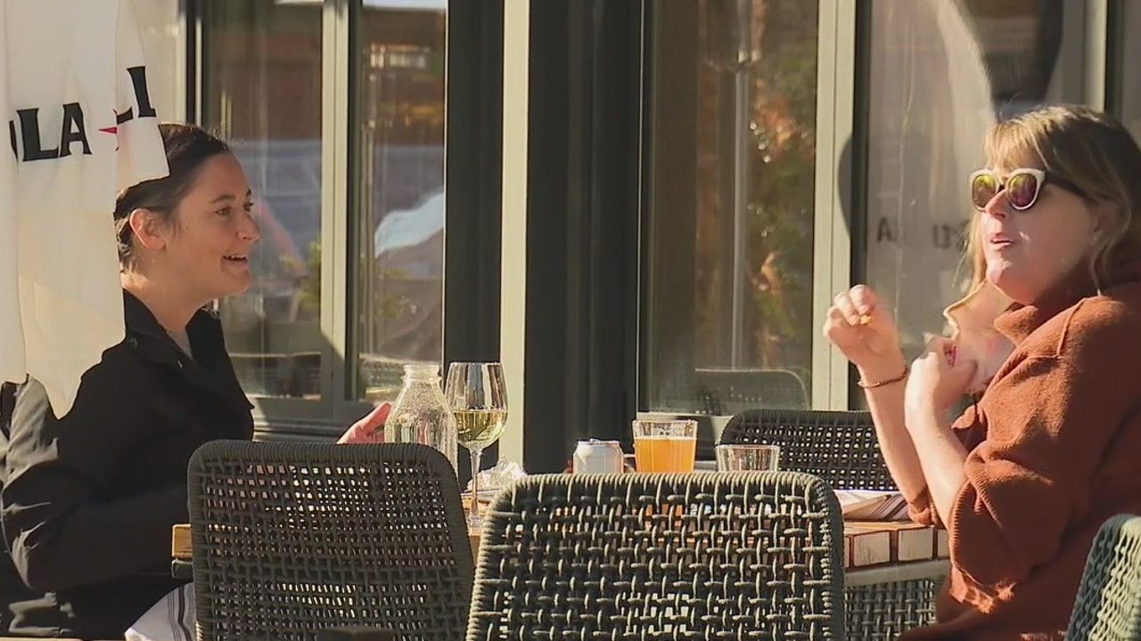 Lightfoot looks to make outdoor dining permanent in Chicago - Vimarsana News