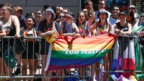 Illinois pride group touts family-friendly 'coming out' event featuring drag shows for kids as young as 5