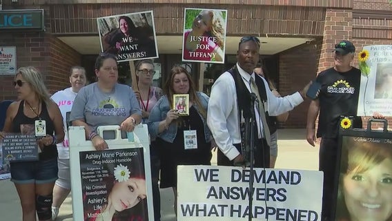 Group stages protest outside Bridgeview police department, demands stronger penalties for drug dealers