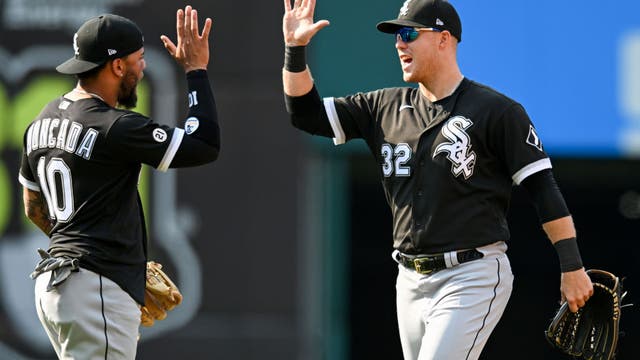 White Sox pound 5 homers, rock Central-leading Guardians 8-2