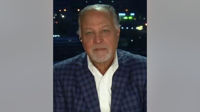 Burr Ridge mayor fires back at Lightfoot, Pritzker after migrants were secretly bussed to his village